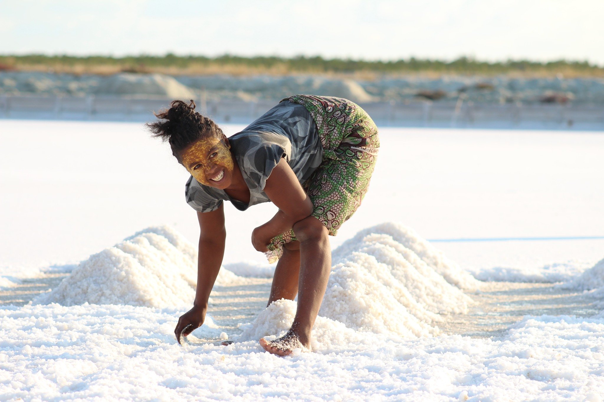 Sauniers travaillant dans les carreaux de sel